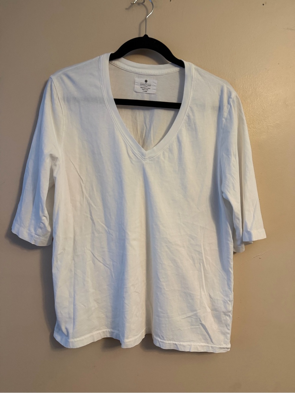 Classic White V-Neck Short Sleeve Tee